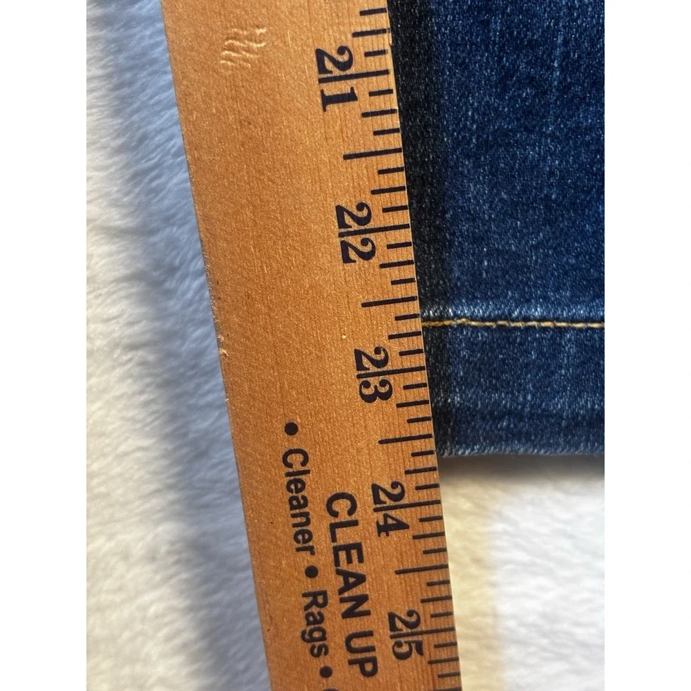Levi's Classic‎ Slim Fit Jeans Women's Size 12 Mis Med Blue Stretch Denim